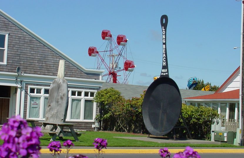 World's Largest Fry Pan and Spitting Razor Clam